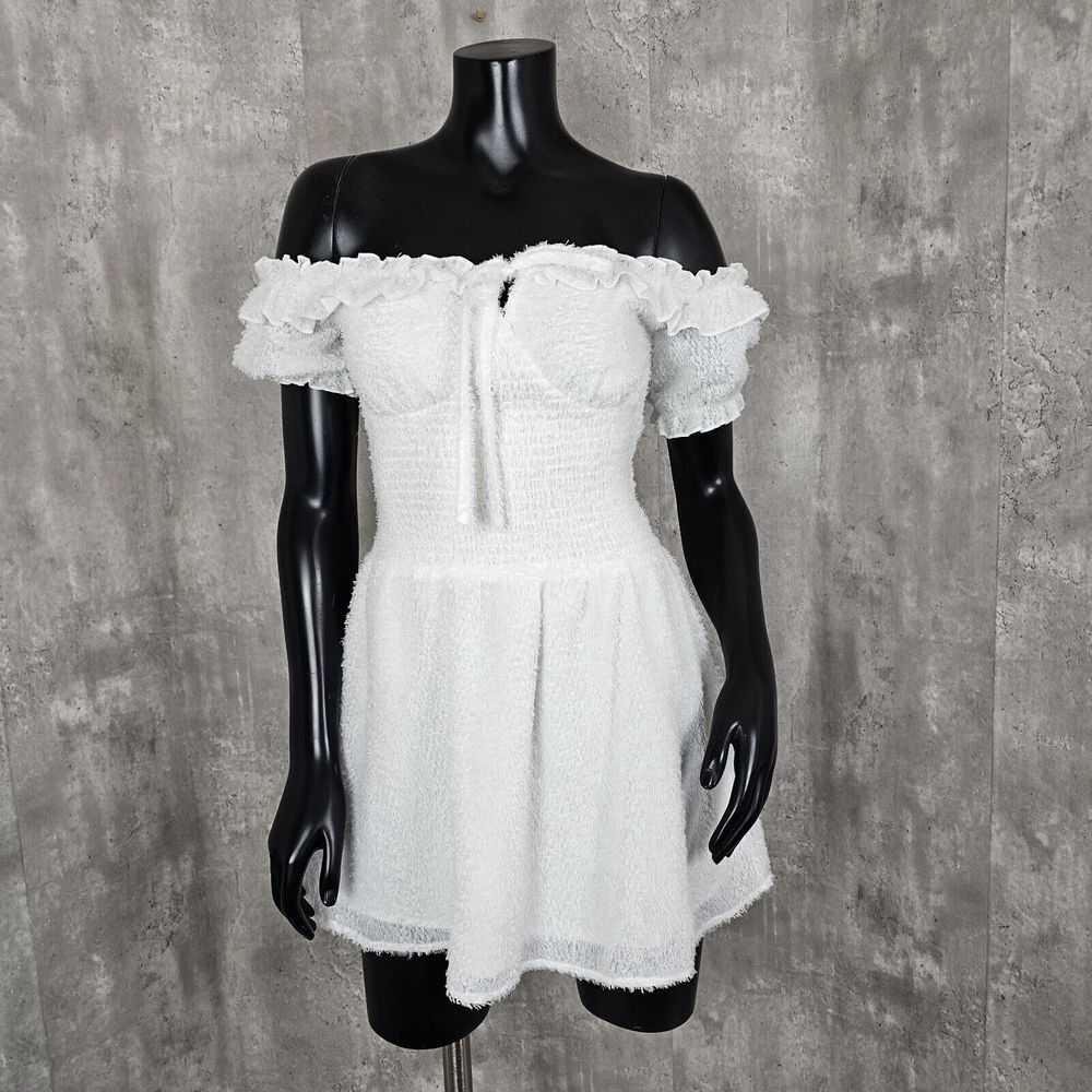 Le Lis Womens S White Eyelash Empire Waist Babydoll Off the Shoulders Mini Dress